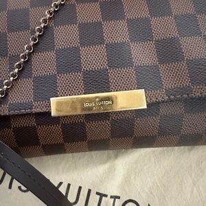 Louis Vuitton Damier Ebene Favorite PM Good condition! Timeless and classic!
